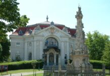 Der „Schmuckkasten“ — Das Stadttheater in Kecskemét