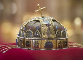 Warum ist die Krone schief?