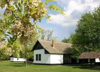 Ausflug nach Ópusztaszer am 04. 10.: Freilichtmuseum und Panoramabild über die Ungarische Landnahme