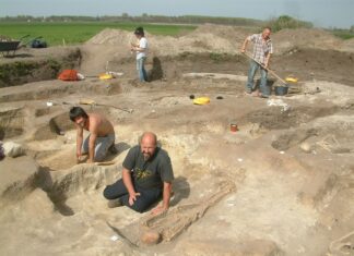 „Hier stand ehemals eine Dorfkirche”
