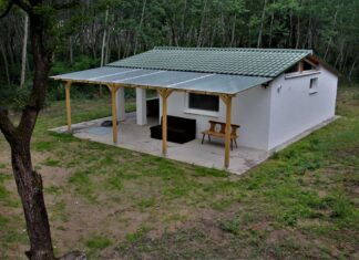 Haus im Wald mit wunderschönem Panorama — Erdei ház gyönyörű környezetben
