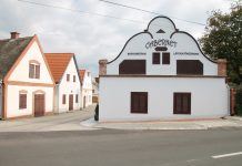 Touristenparadies mit modernem Empfangsgebäude in Hajós