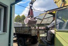 Schwere, schmutzige Arbeiten mit Maschinen