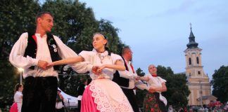 Trachtentag in Hajosch — mit Kellerbesuch!