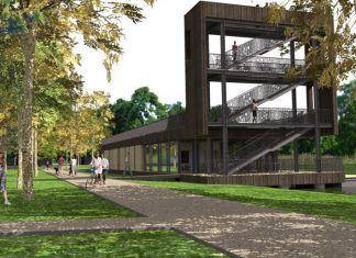 Besucherzentrale über dem Sumpfgebiet in Kiskunhalas