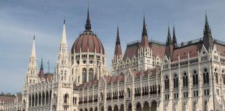 Magyarországnak működnie kell! — Ungarn wird funktionieren!