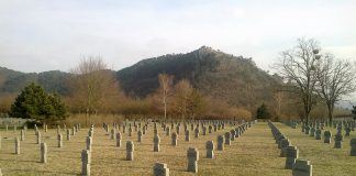 Militärfriedhöfe und Journalistik – Katonatemetők és újságírás