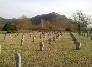 Militärfriedhöfe und Journalistik – Katonatemetők és újságírás