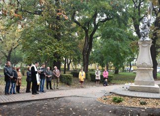 Dreifaltigkeitsdenkmal in Almasch restauriert – Megújult a bácsalmási Szentháromság szobor