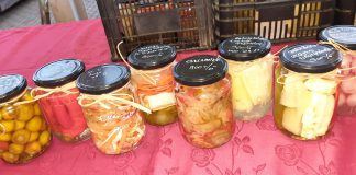 Soltvadkert: Hausgemachte Käse, saurer Salat und Kompott – Házilag készített sajtok, savanyúságok és befőttek