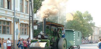 Alte Straßenwalze (ehemaliger ungarischer Filmstar) wurde erneuert
