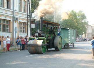 Alte Straßenwalze (ehemaliger ungarischer Filmstar) wurde erneuert