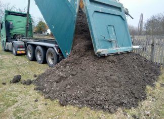 Brauner Sand, schwarze Ede, Torf usw. müssen beschafft werden!
