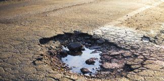 Zigtausende Schlaglöcher auf den Straßen!