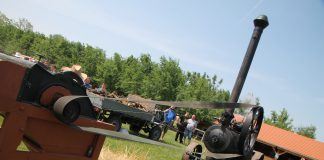 Wer erinnert sich noch daran? — Dreschmaschine