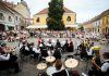 Neun sommerliche ungarndeutsche Open-Air-Konzerte in der Innenstadt von Fünfkirchen / Pécs
