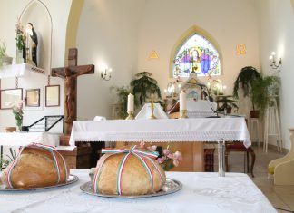 Dorffest mit Ringkampf und Sängern in Bócsa am 20. August