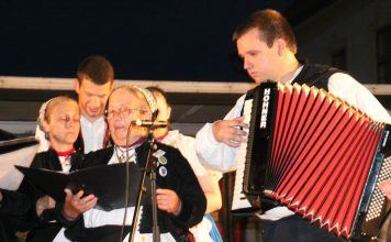 Ungarndeutsches Folkloreprogramm in Hajós am Sonntag um 15.00 Uhr