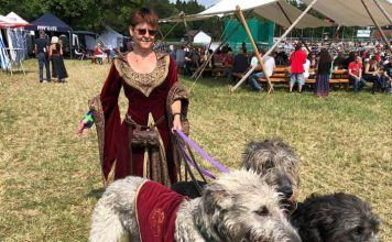 „Hunde aus dem Mittelalter“ — Ein nettes Ehepaar stellt sich vor