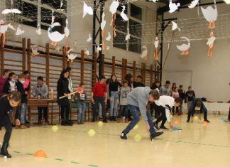 Ein lustiger Nachmittag in der Dorfschule mit Kindern, die Deutsch lernen!