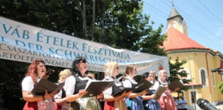 Etwas Gutes gegessen, dann getanzt und gesungen