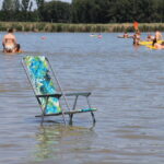 Wem gehört dieser Stuhl im Vadkerter See?