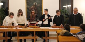 Zitherabend mit Laternen in Bócsa