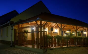 Stammtisch im Zeichen von Advent + Weihnachtsgottesdienst in einem kleinen Dorf