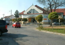 Leere Zentren von Kleinstädten in Ungarn