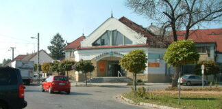 Leere Zentren von Kleinstädten in Ungarn