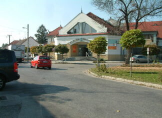 Leere Zentren von Kleinstädten in Ungarn