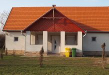 Két eladó ház — Zwei Häuser zu verkaufen