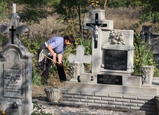 Teamarbeit auf dem Friedhof