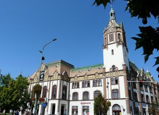 Gründonnerstag: Stadtbesichtigung und Museum ich Kiskunfélegyháza