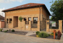 Weinhaus / „Borház“: modernisierte Weinbautradition in der Kleinregion von Soltvadkert