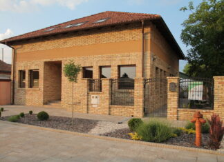 Weinhaus / „Borház“: modernisierte Weinbautradition in der Kleinregion von Soltvadkert