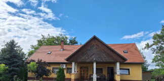 Haus in der ungarischen Tiefebene — Ház a magyar alföldön