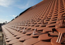 Zimmermann und Dachdecker: Tamás Nehéz in Bócsa