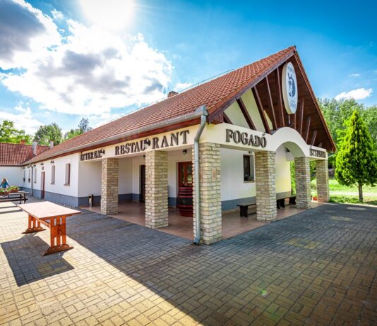 Pirtó Lovasfogadó – Der Gasthof in Pirtó