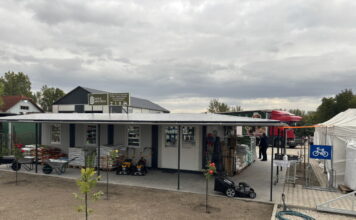 Landwirtschaftsladen „Agrar- Apotheke“ in Bócsa — Új gazdabolt Bócsán