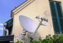 Montage von Satellit Antennen