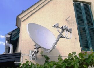 Montage von Satellit Antennen