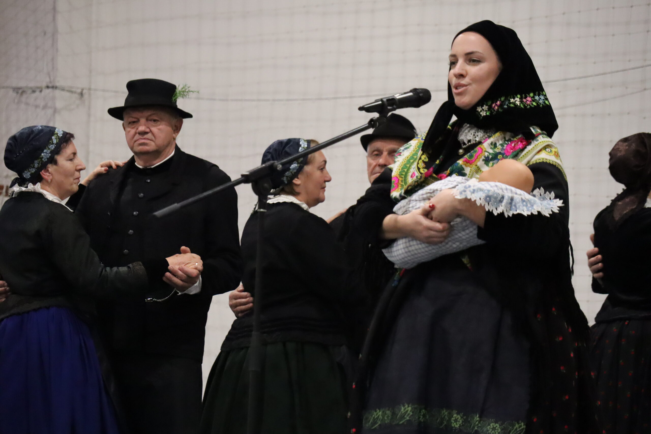 Jubiläum der ungarndeutschen Volkstanzgruppe in Nadwar: Samstag den 25. April