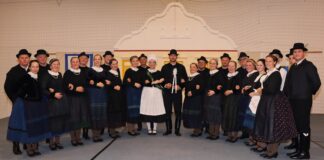 Jubiläum der ungarndeutschen Volkstanzgruppe in Nadwar: Samstag en 25. April