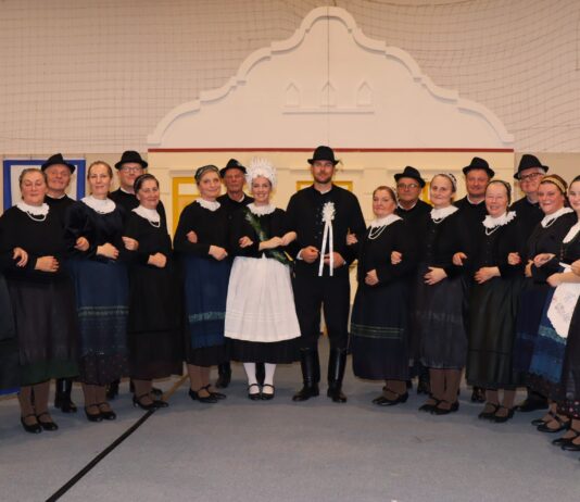 Jubiläum der ungarndeutschen Volkstanzgruppe in Nadwar: Samstag en 25. April
