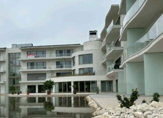 Saját lakás az idősek otthonában — Eigene Wohnung im Altenheim