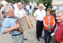 Ungarndeutsche Kochkunst und Musik in Tschasartet / Császártöltés