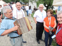 Ungarndeutsche Kochkunst und Musik in Tschasartet / Császártöltés