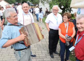 Ungarndeutsche Kochkunst und Musik in Tschasartet / Császártöltés