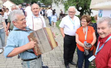 Ungarndeutsche Kochkunst und Musik in Tschasartet / Császártöltés